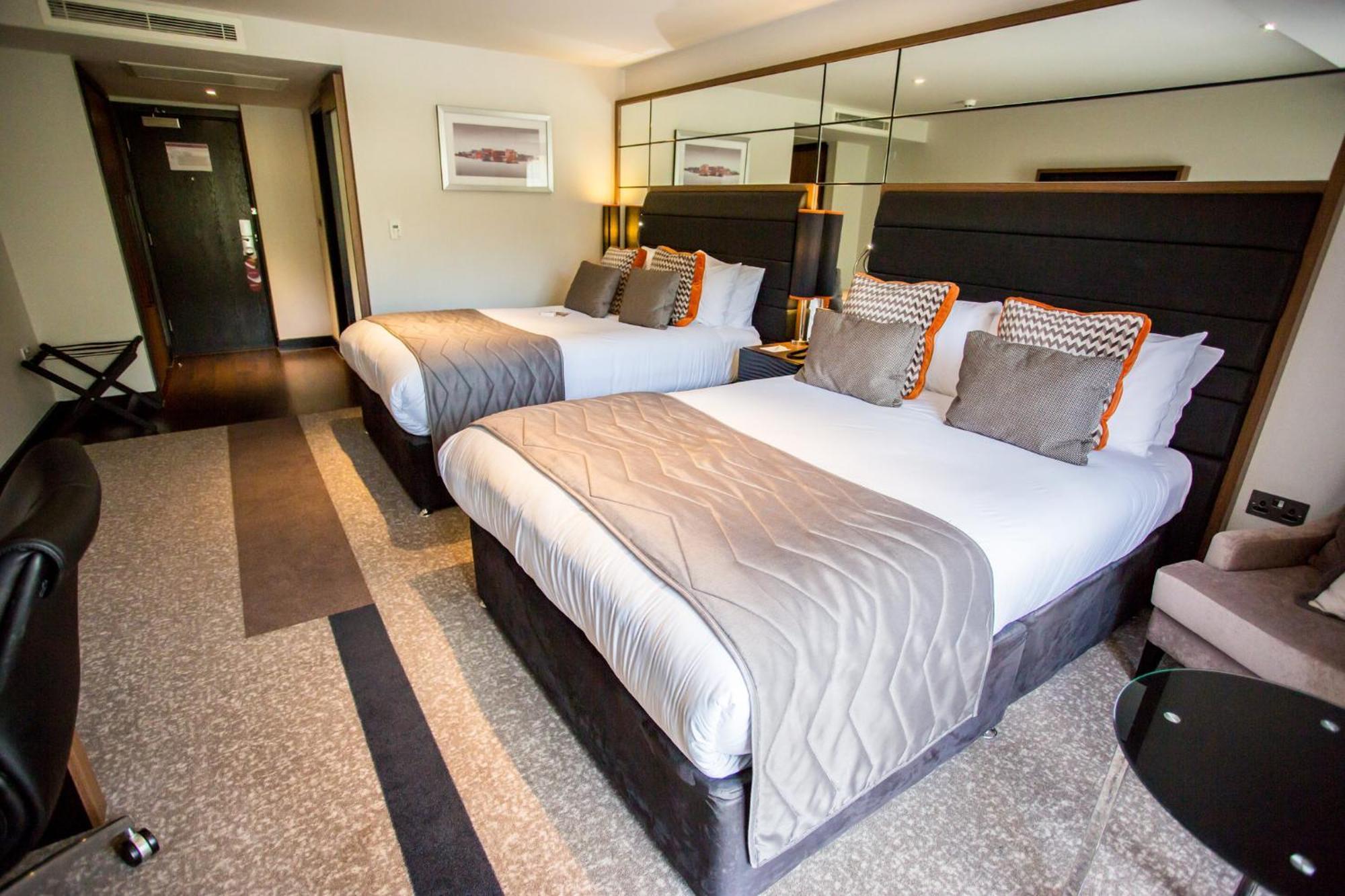 คราวน์ พลาซา เจอราร์ด ครอส Hotel บีคอนส์ฟิลด์ ภายนอก รูปภาพ