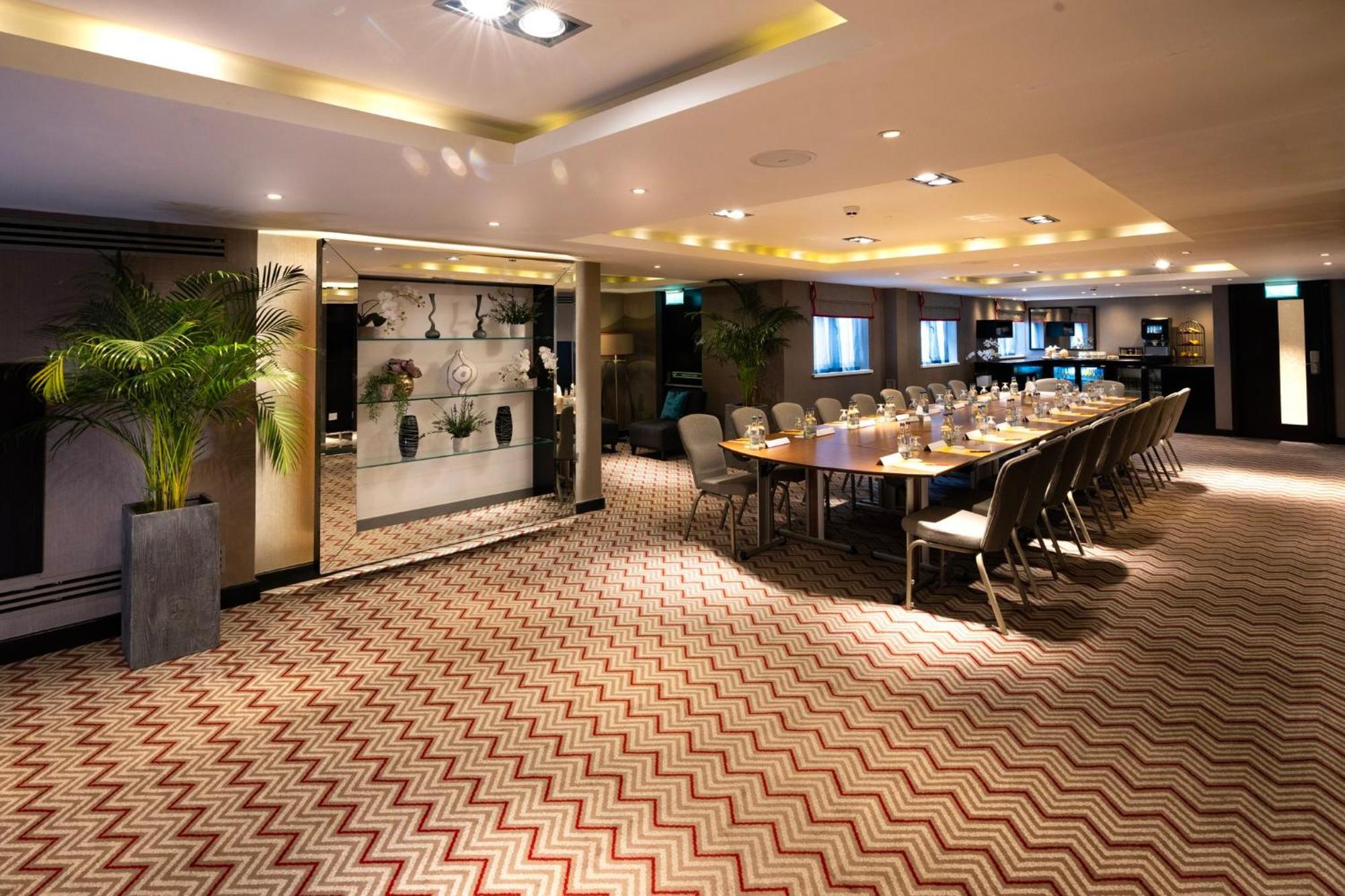 คราวน์ พลาซา เจอราร์ด ครอส Hotel บีคอนส์ฟิลด์ ภายนอก รูปภาพ